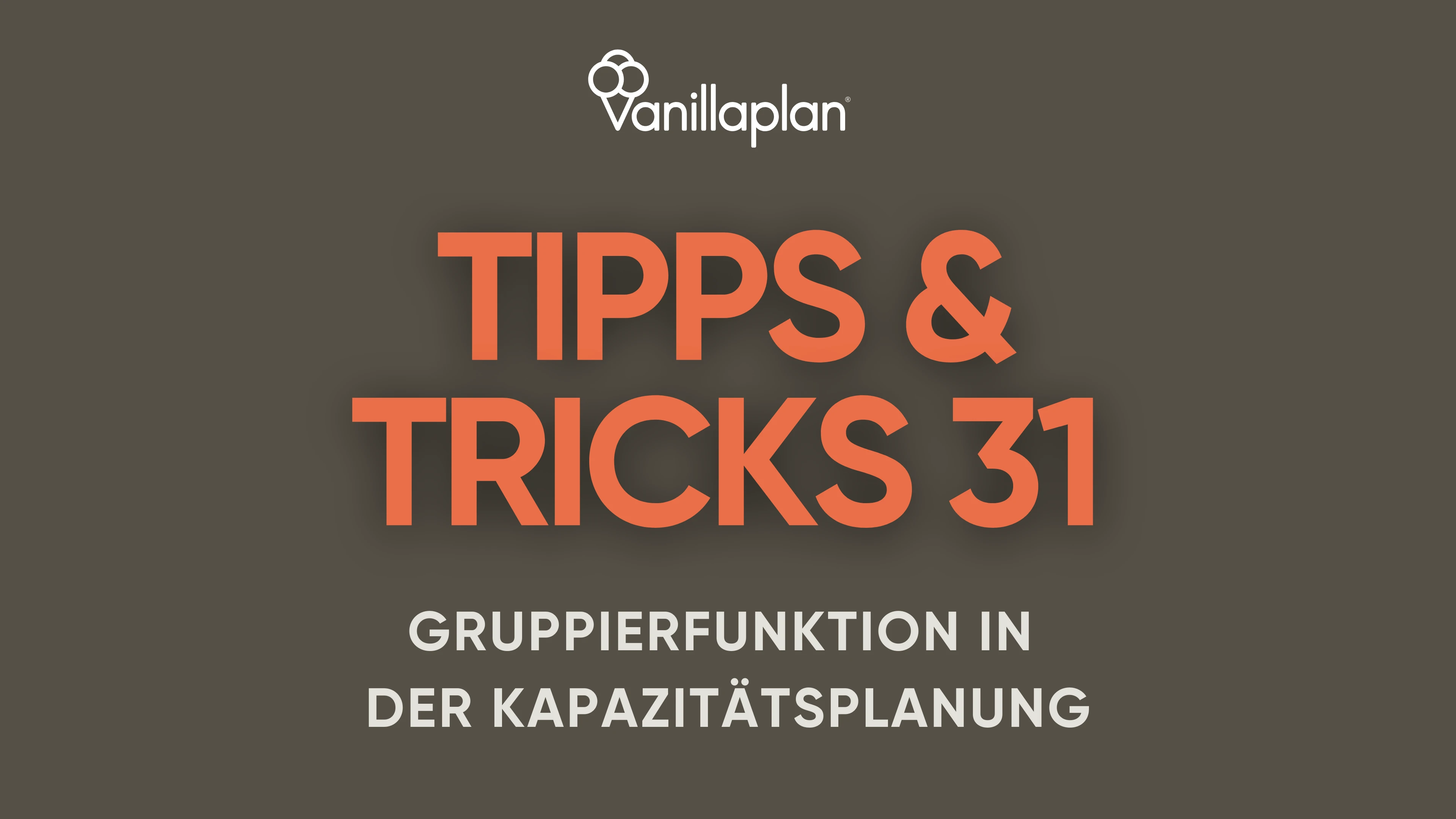 Darstellung der Kapazitätsplanung mit aktivierter Gruppierfunktion, die Projektphasen nach Kategorien wie Projekt, Dringlichkeit oder Projektleiter gruppiert und die Anzahl sowie den Personalaufwand pro Gruppe anzeigt